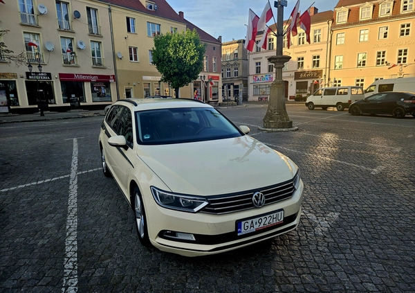 Volkswagen Passat cena 36999 przebieg: 380000, rok produkcji 2015 z Góra małe 497